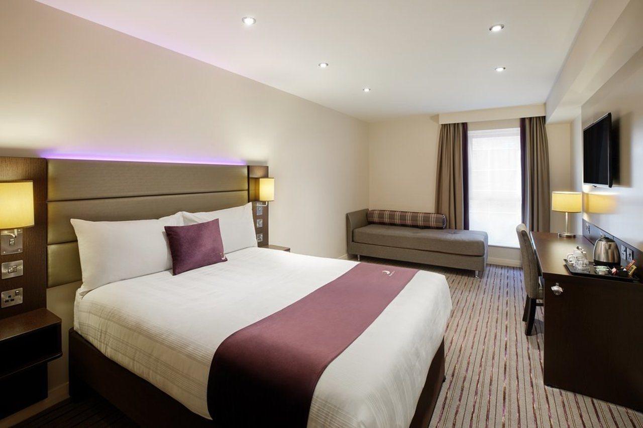 Premier Inn Newbury Town Centre Eksteriør billede
