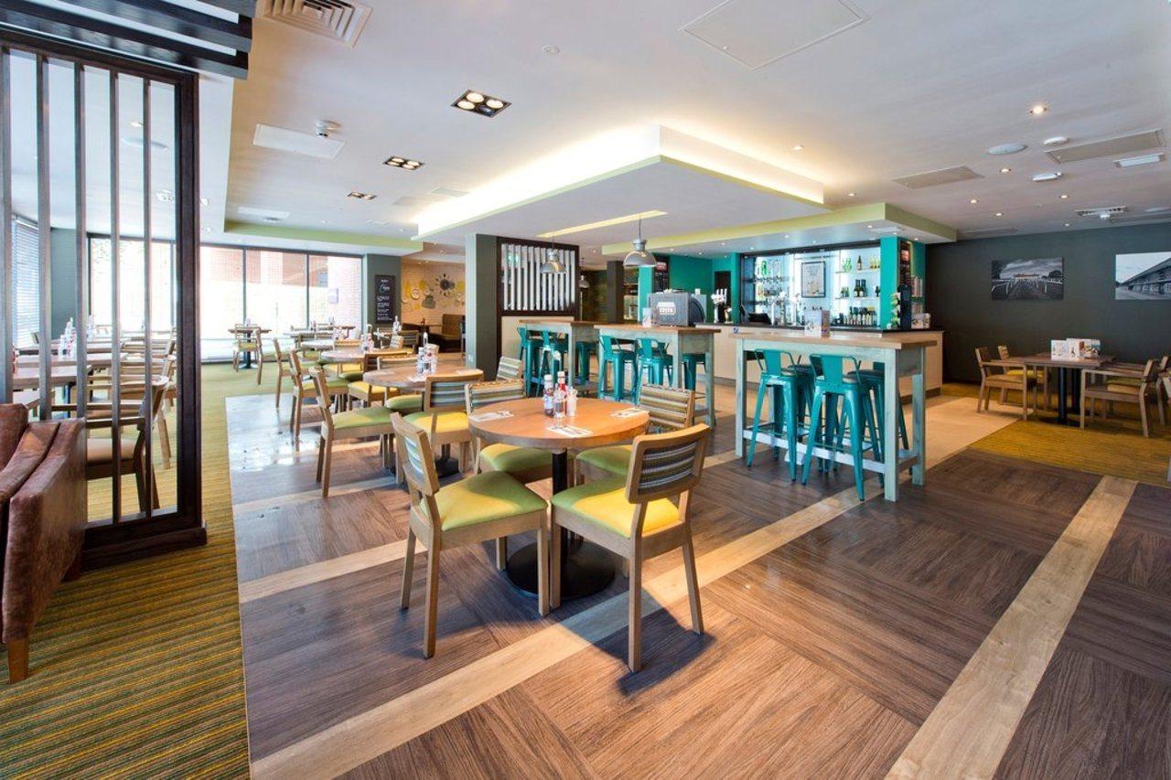 Premier Inn Newbury Town Centre Eksteriør billede
