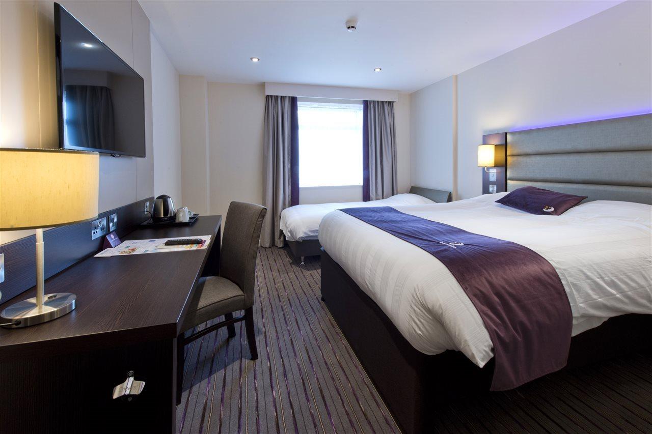Premier Inn Newbury Town Centre Eksteriør billede